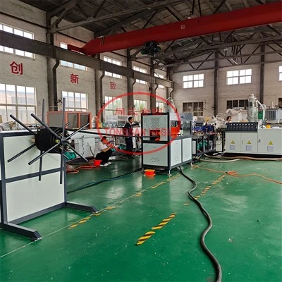 Ligne de production d'extrusion de tuyaux de renforcement en spirale de carbone PE de haute qualité